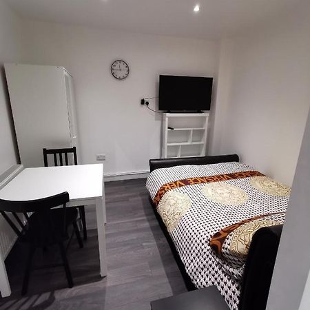 Studio Self Contained Double Bedroom ロンドン エクステリア 写真