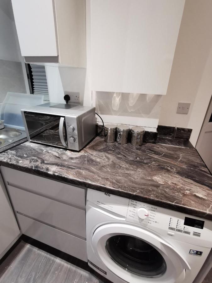 Studio Self Contained Double Bedroom ロンドン エクステリア 写真